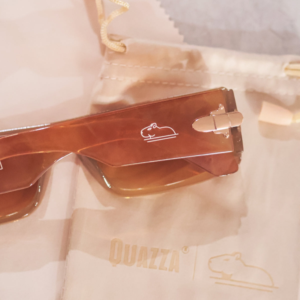 Óculos de Sol Marrom Quazza (Lentes UV400)