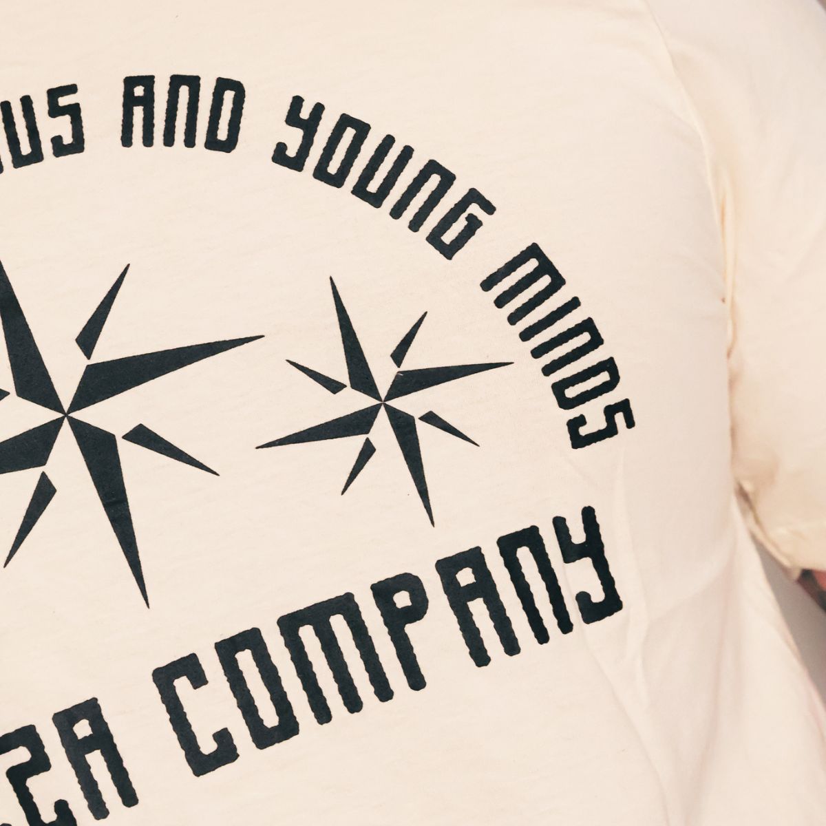 Camiseta Off-White Ambitious