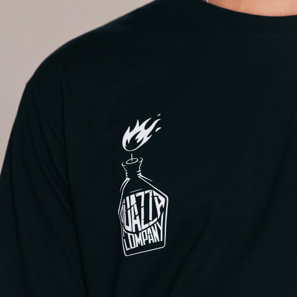 Camiseta Preta Molotov Quazza®