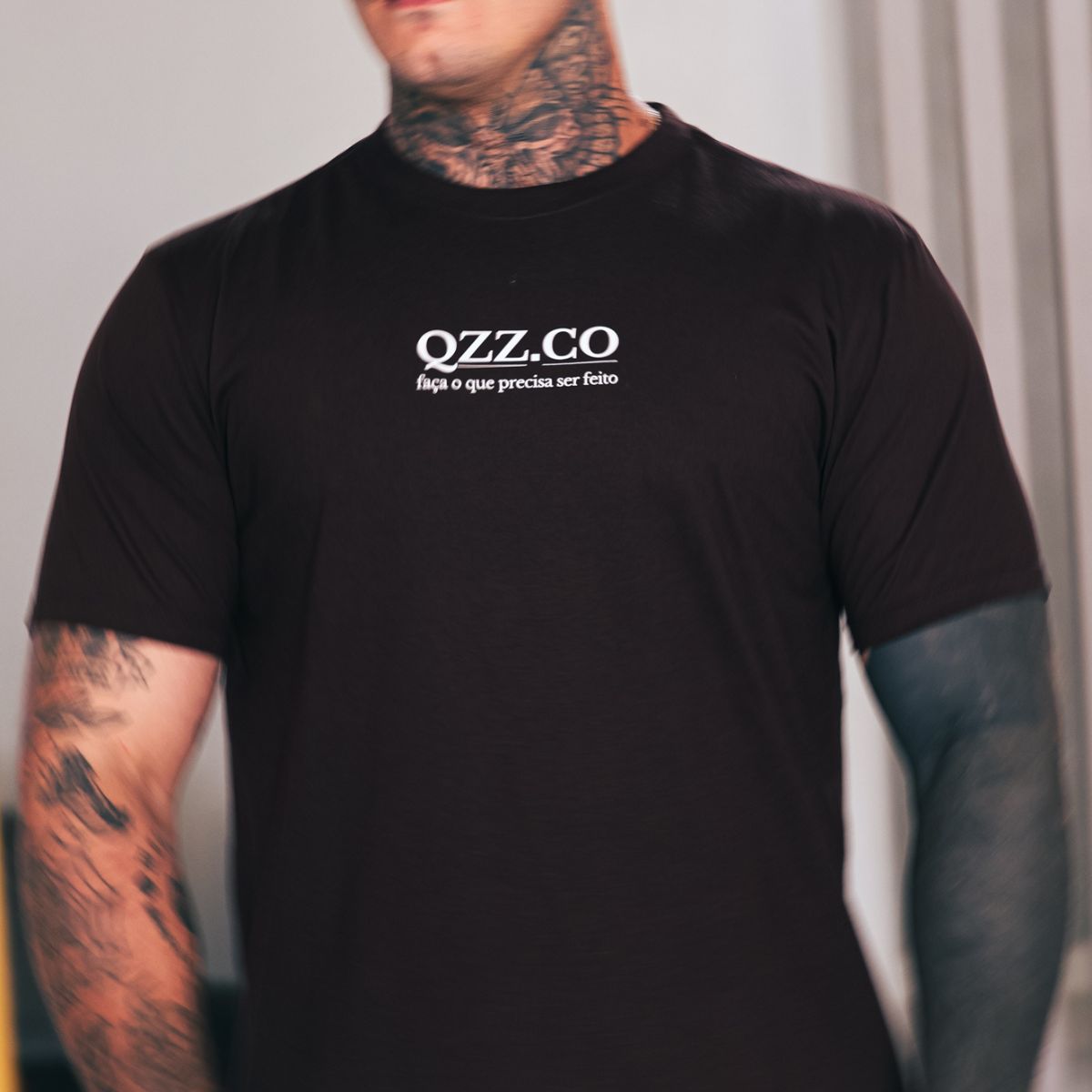 Camiseta Marrom Basicly