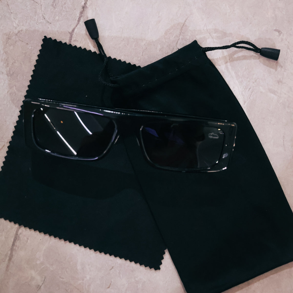 Óculos de Sol Preto Quazza (Lentes UV400)