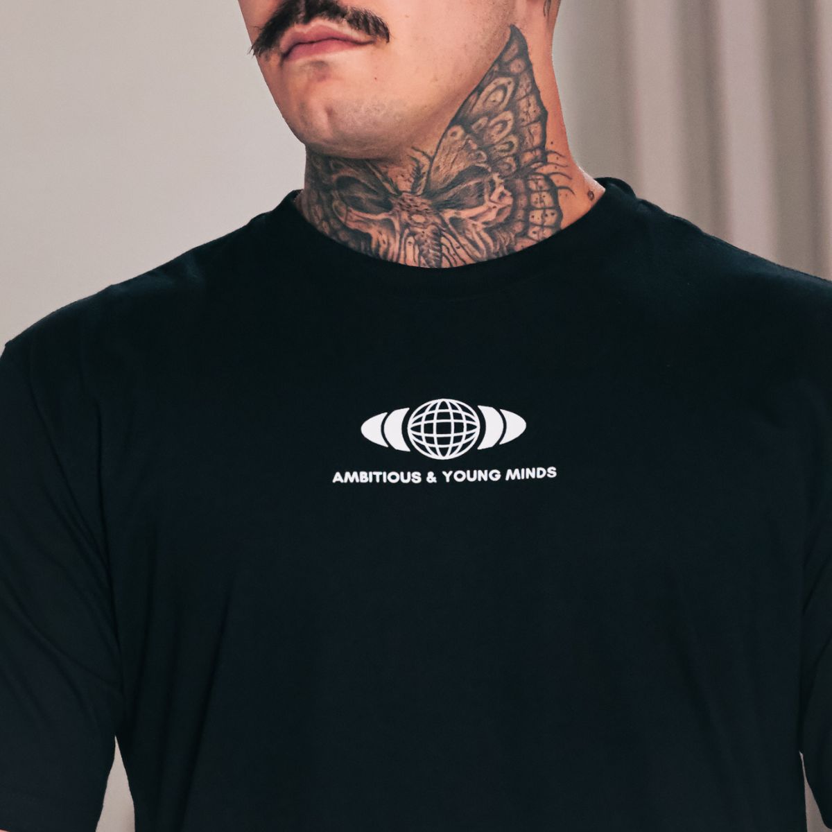 Camiseta Preta Ambitious