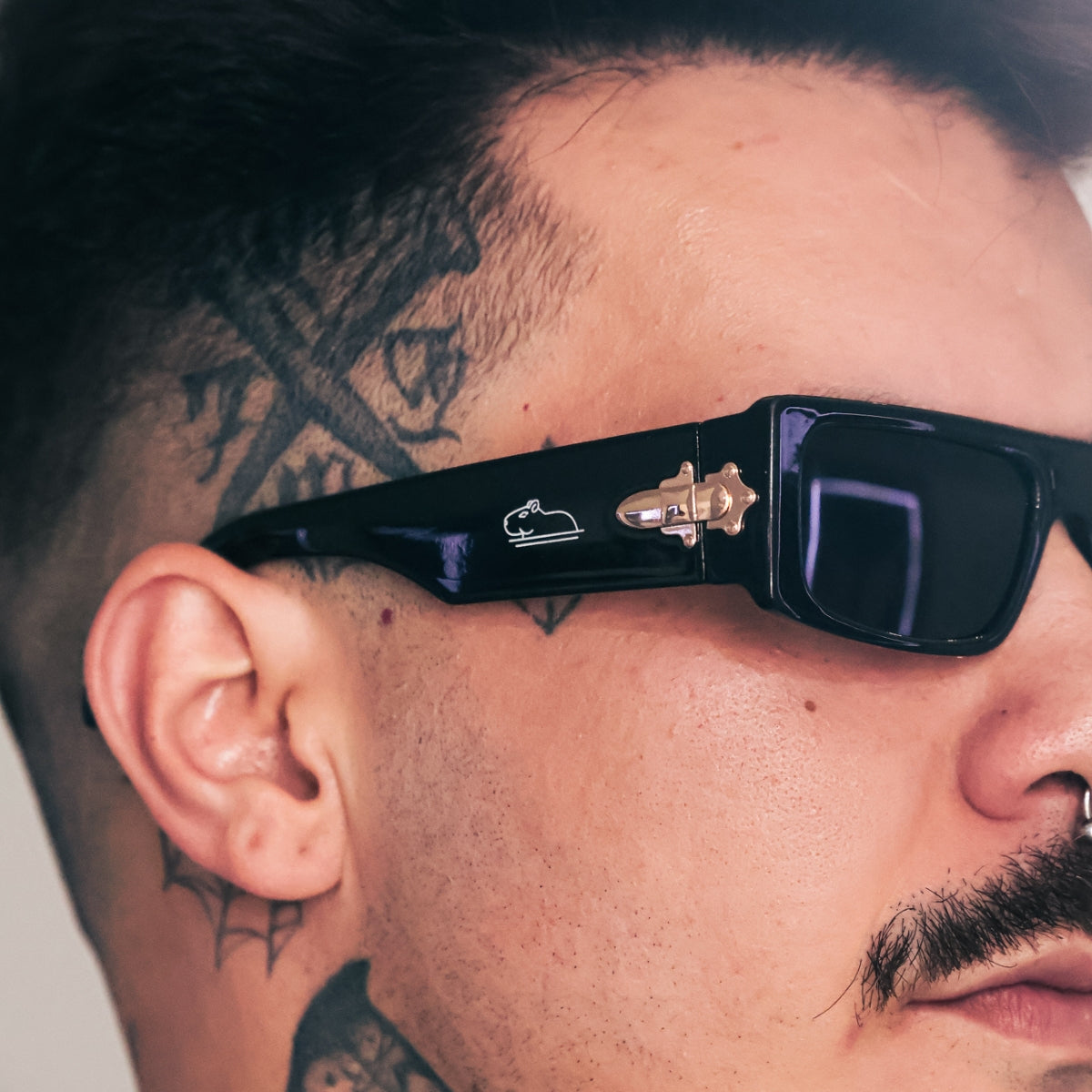 Óculos de Sol Preto Quazza (Lentes UV400)